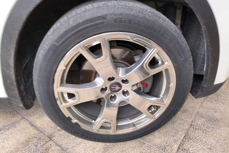 Used Maserati Levante 2018 3.0T Classic Edition Right Front Wheel Hub