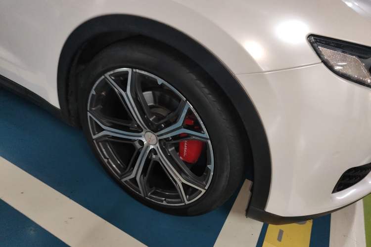Used Maserati Levante 2018 3.0T Classic Edition Right Front Wheel Hub