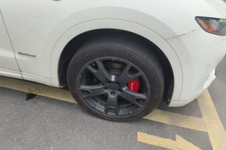 Used Maserati Levante  Right Front Wheel Hub