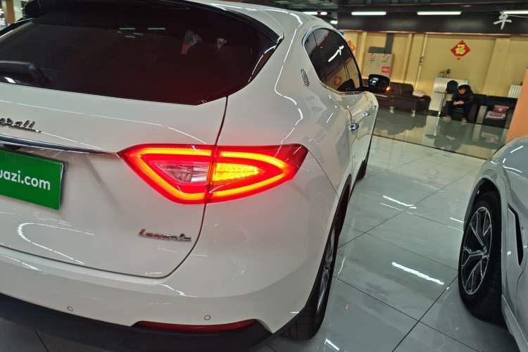 Used Maserati Levante 2018 3.0T Classic Edition Right Rear Taillight