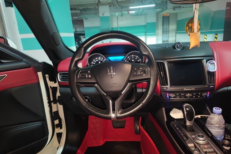 Used Maserati Levante 2018 3.0T Standard Edition Steering Wheel