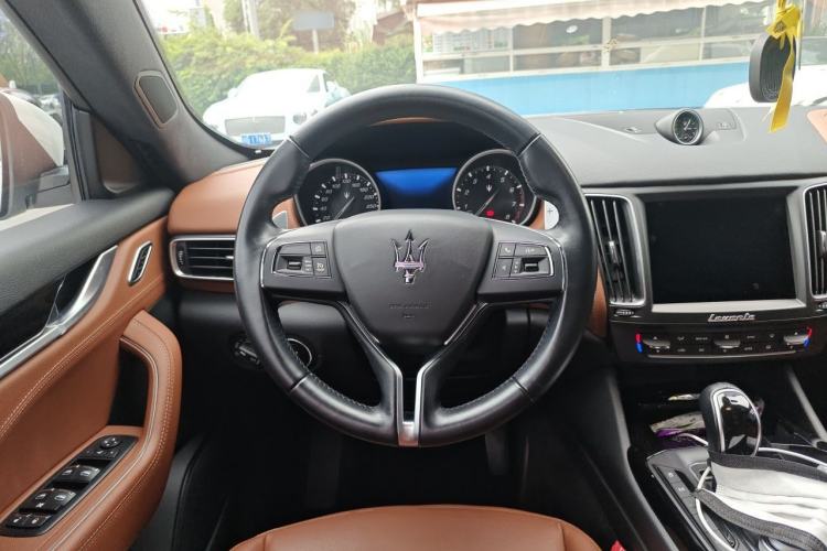 Used Maserati Levante 2018 3.0T Standard Edition Steering Wheel