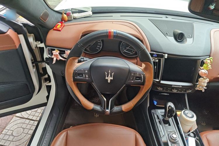 Used Maserati Levante 2018 3.0T Classic Edition Steering Wheel