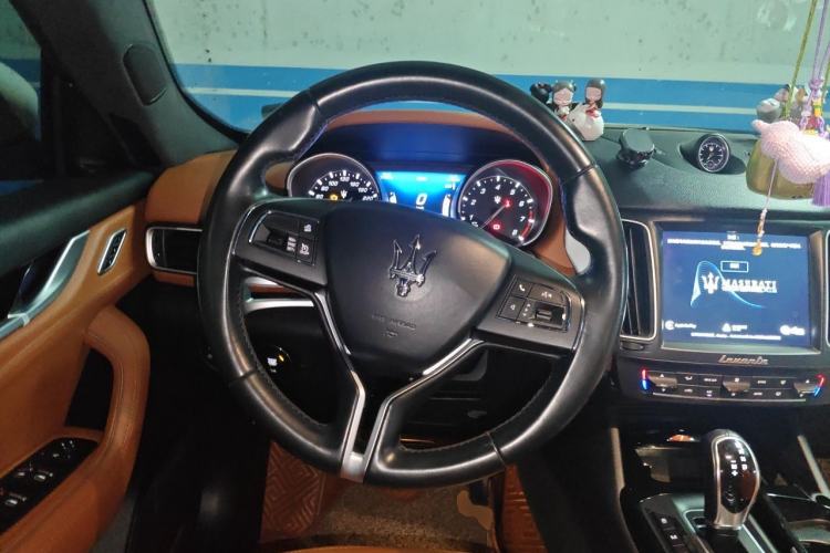 Used Maserati Levante 2018 3.0T Classic Edition Steering Wheel