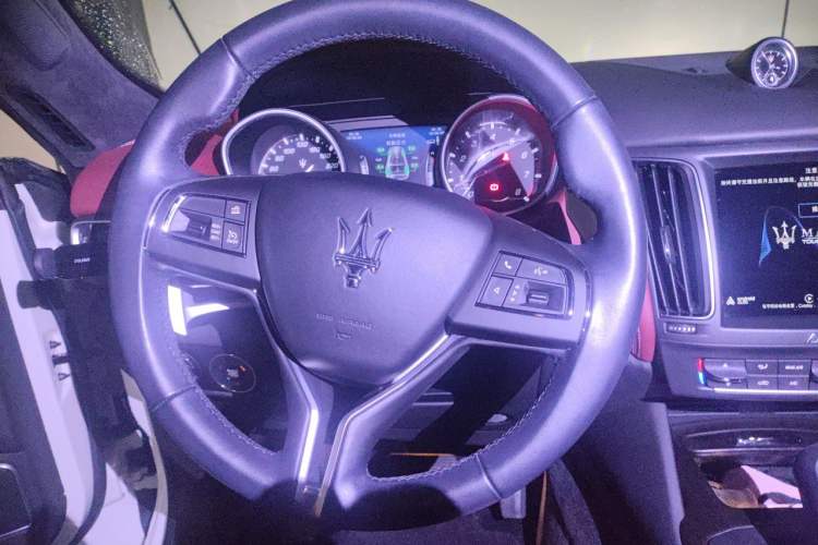 Used Maserati Levante 2018 3.0T Luxury Zegna Edition Steering Wheel