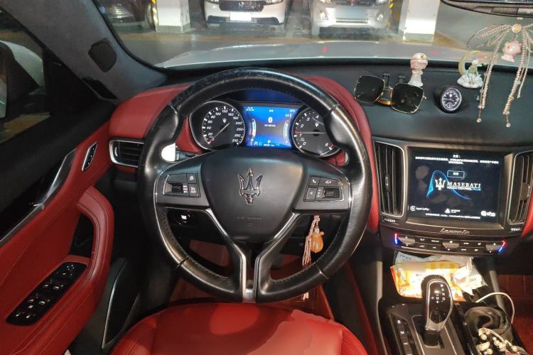 Used Maserati Levante 2018 3.0T Classic Edition Steering Wheel