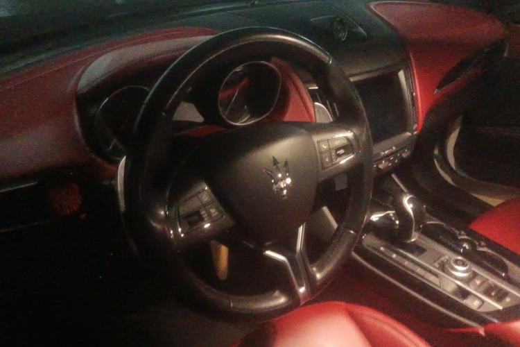 Used Maserati Levante 2018 3.0T Classic Edition Steering Wheel