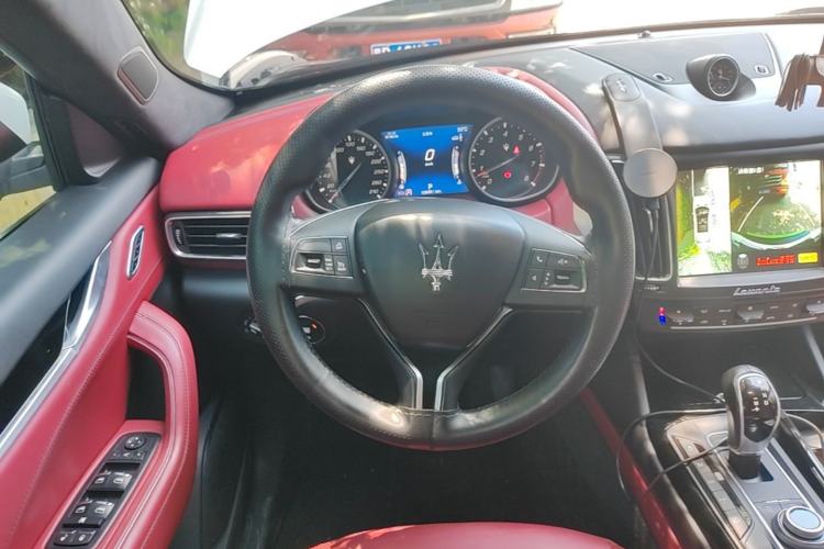 Used Maserati Levante 2018 3.0T Standard Edition Steering Wheel