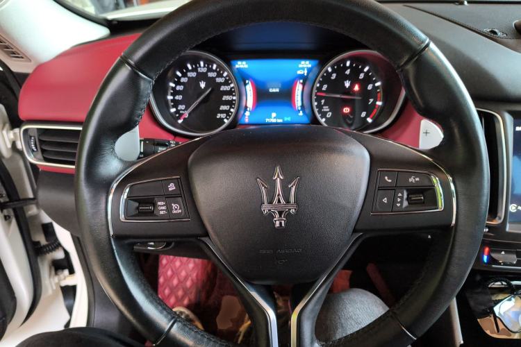 Used Maserati Levante 2018 3.0T Classic Edition Steering Wheel