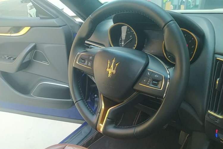 Used Maserati Levante 2018 3.0T Classic Edition Steering Wheel