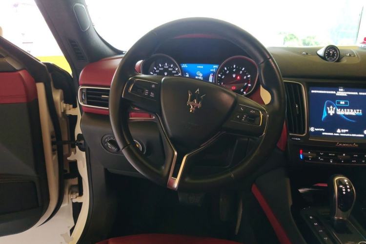 Used Maserati Levante 2018 3.0T Standard Edition Steering Wheel