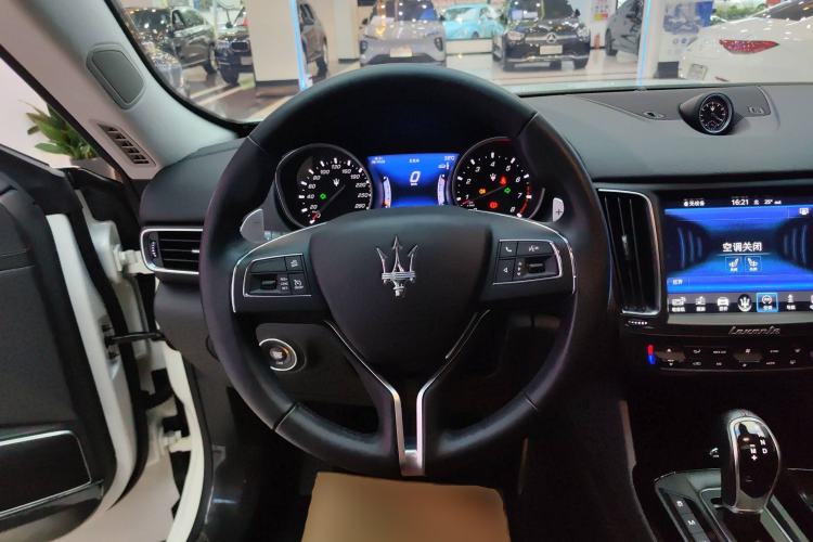 Used Maserati Levante 2018 3.0T Standard Edition Steering Wheel