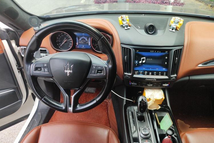 Used Maserati Levante 2018 3.0T Classic Edition Steering Wheel