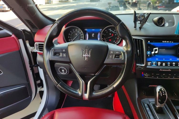 Used Maserati Levante 2018 3.0T Classic Edition Steering Wheel