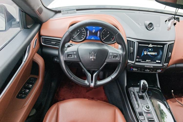 Used Maserati Levante 2018 3.0T Classic Edition Steering Wheel