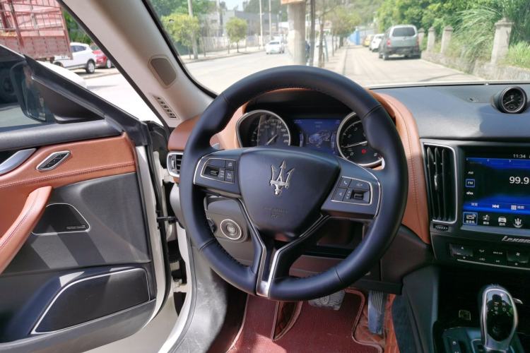 Used Maserati Levante 2018 3.0T Classic Edition Steering Wheel