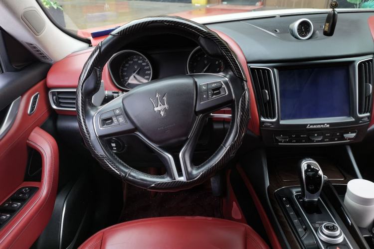 Used Maserati Levante 2018 3.0T Standard Edition Steering Wheel
