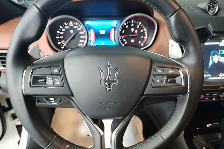 Used Maserati Levante 2018 3.0T Classic Edition Steering Wheel