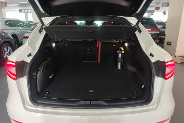 Used Maserati Levante 2018 3.0T Luxury Zegna Edition Trunk