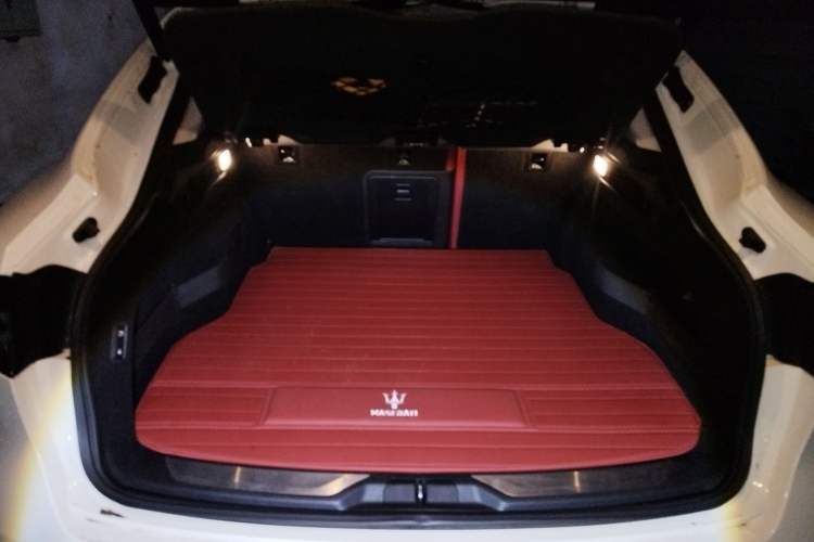 Used Maserati Levante 2018 3.0T Classic Edition Trunk