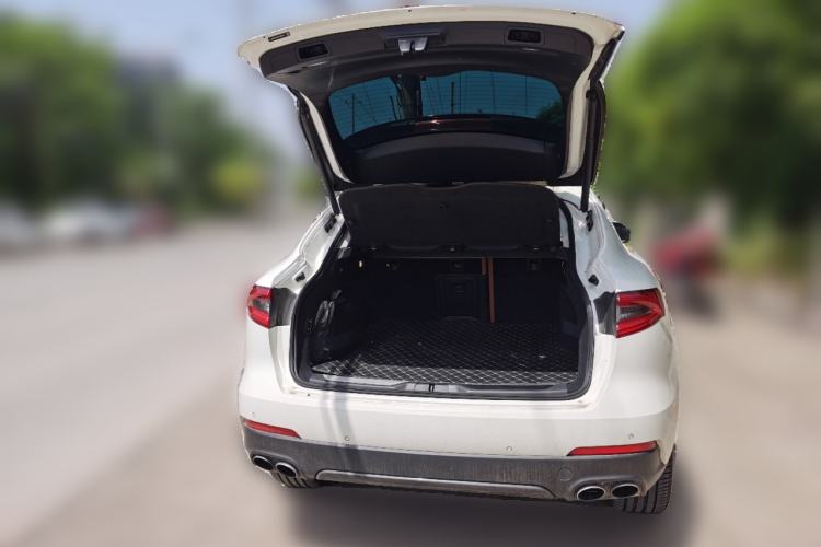 Used Maserati Levante 2018 3.0T Classic Edition Trunk