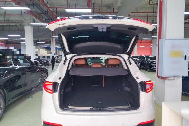 Used Maserati Levante 2018 3.0T Standard Edition Trunk