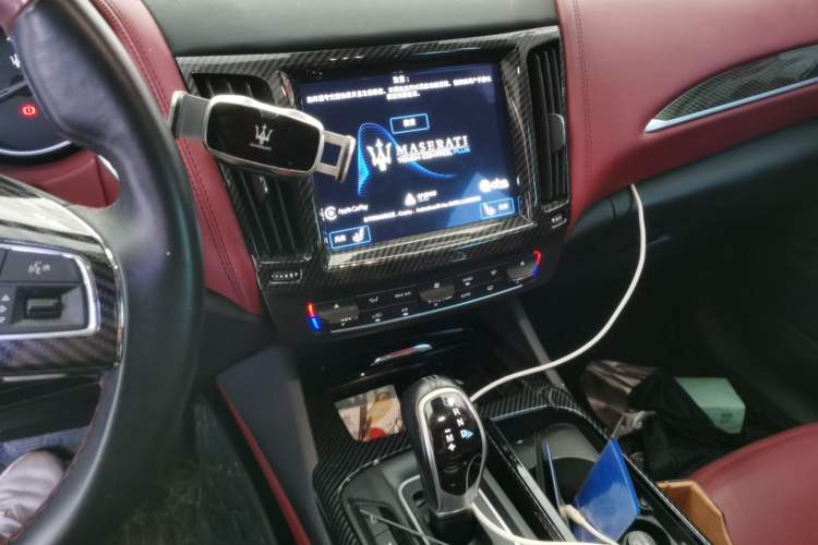 Used Maserati Levante 2018 3.0T Standard Edition Audio And AC Panel