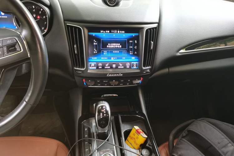 Used Maserati Levante 2018 3.0T Classic Edition Audio And AC Panel