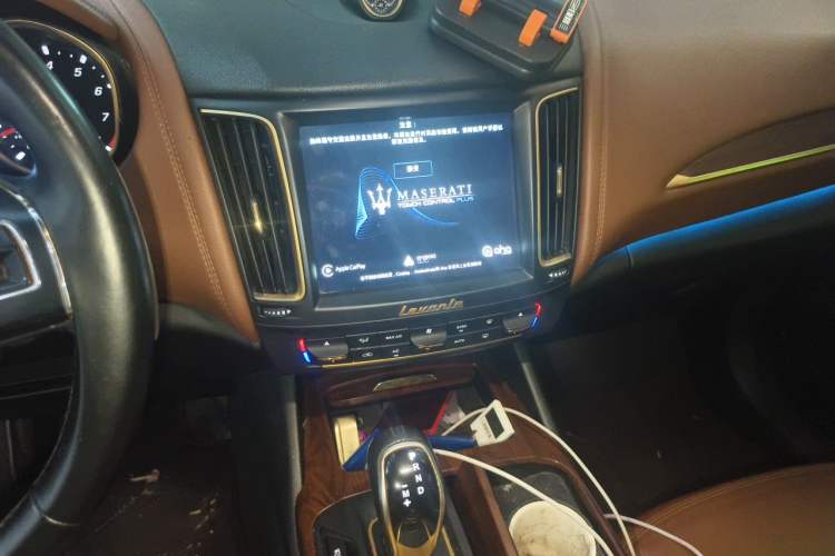 Used Maserati Levante 2018 3.0T Classic Edition Audio And AC Panel