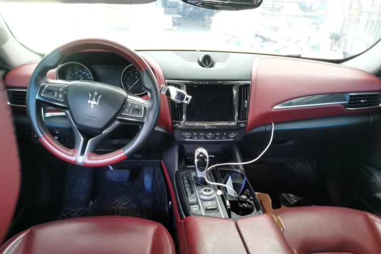 Used Maserati Levante 2018 3.0T Standard Edition Center Console