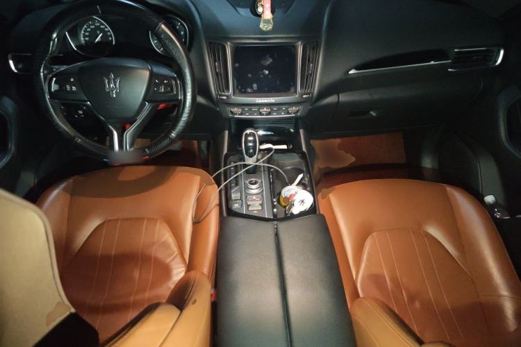 Used Maserati Levante 2018 3.0T Classic Edition Center Console