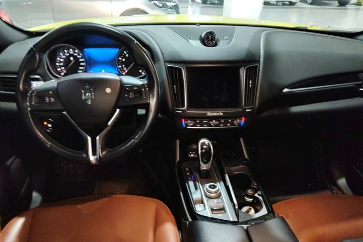Used Maserati Levante 2018 3.0T Classic Edition Center Console