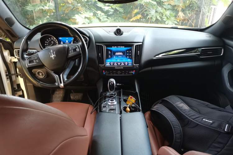 Used Maserati Levante 2018 3.0T Classic Edition Center Console