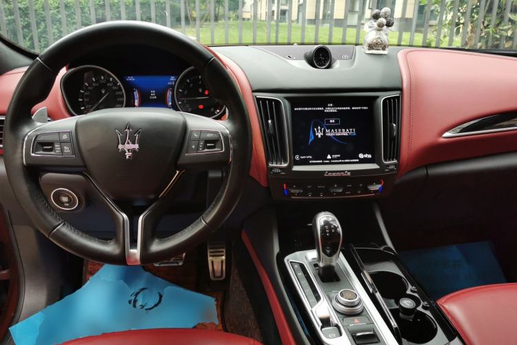 Used Maserati Levante 2018 3.0T Standard Edition Center Console