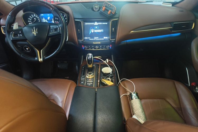Used Maserati Levante 2018 3.0T Classic Edition Center Console