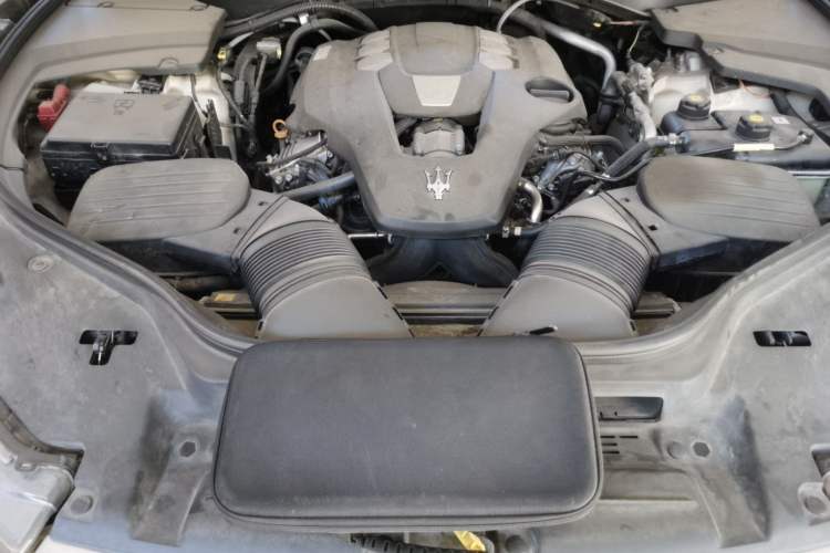 Used Maserati Levante 2018 3.0T Standard Edition Engine Bay