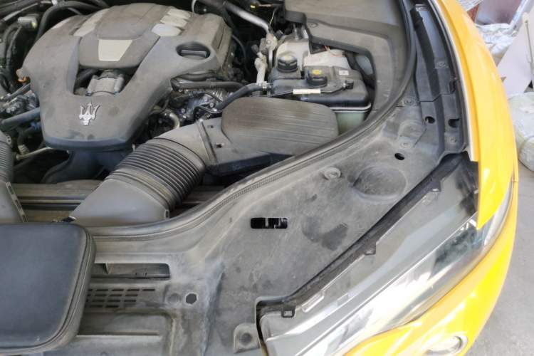 Used Maserati Levante 2018 3.0T Standard Edition Engine Bay Left