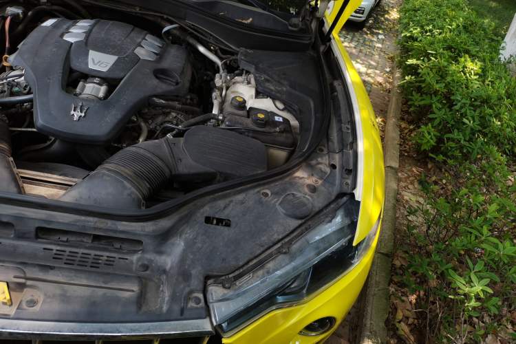 Used Maserati Levante 2018 3.0T Classic Edition Engine Bay Left