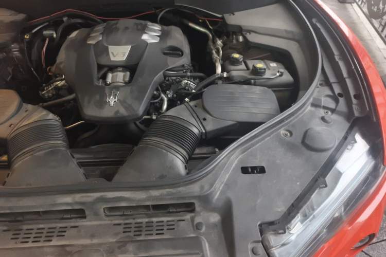 Used Maserati Levante 2018 3.0T Classic Edition Engine Bay Left