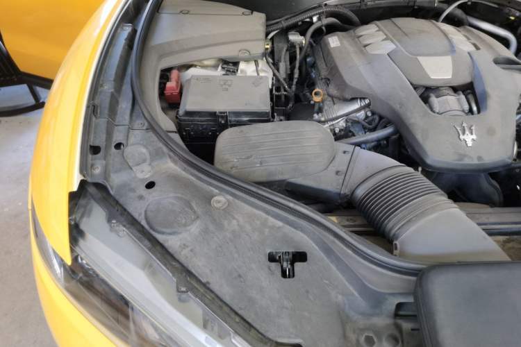 Used Maserati Levante 2018 3.0T Standard Edition Engine Bay Right