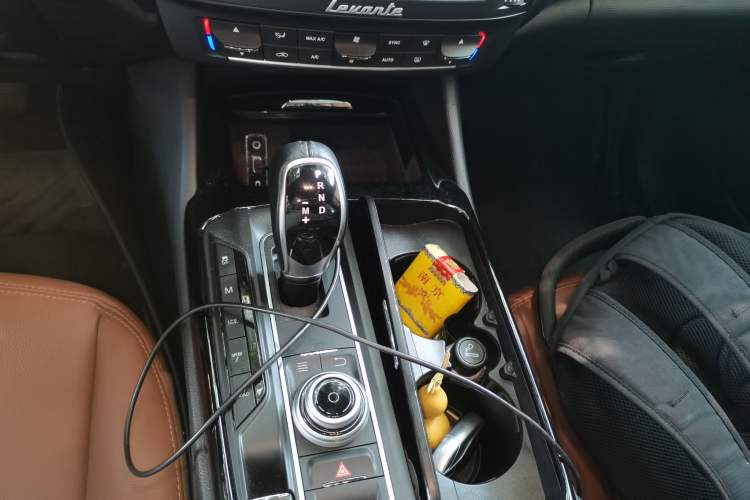 Used Maserati Levante 2018 3.0T Classic Edition Gear Lever