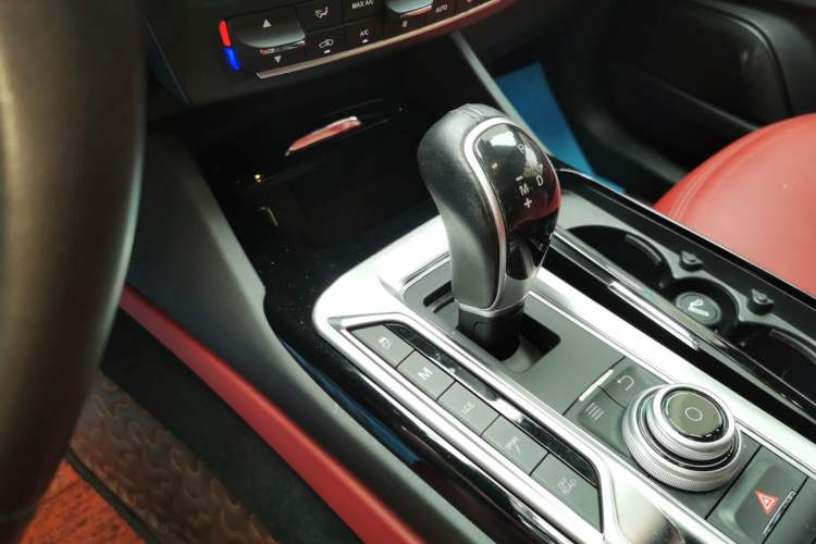 Used Maserati Levante 2018 3.0T Standard Edition Gear Lever