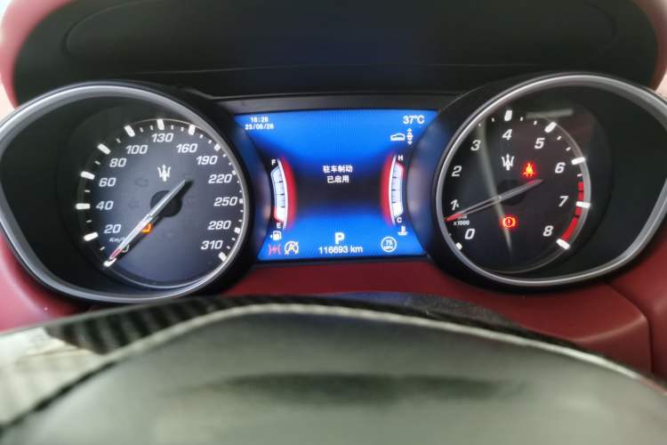 Used Maserati Levante 2018 3.0T Standard Edition Odometer Close Up