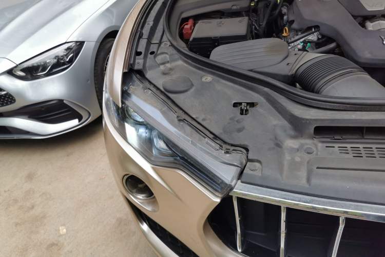 Used Maserati Levante 2018 3.0T Standard Edition Right Front Headlight
