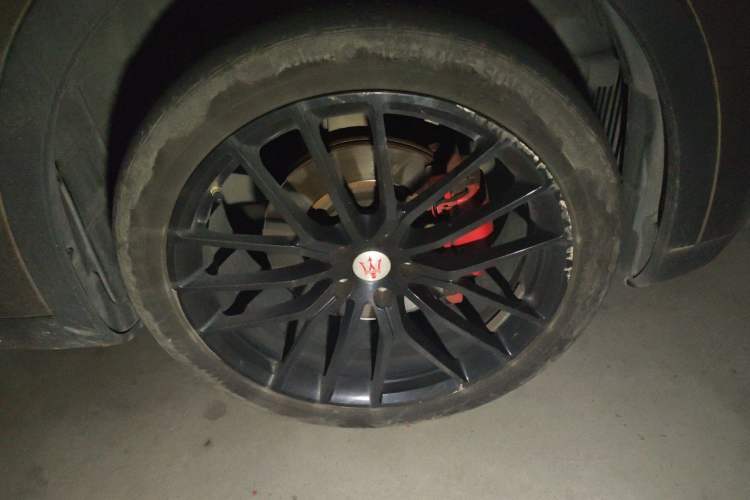 Used Maserati Levante 2018 3.0T Classic Edition Right Front Wheel Hub