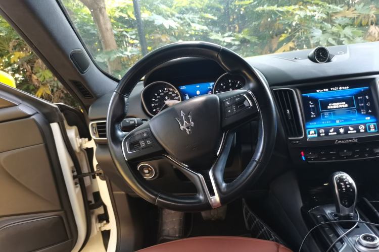 Used Maserati Levante 2018 3.0T Classic Edition Steering Wheel