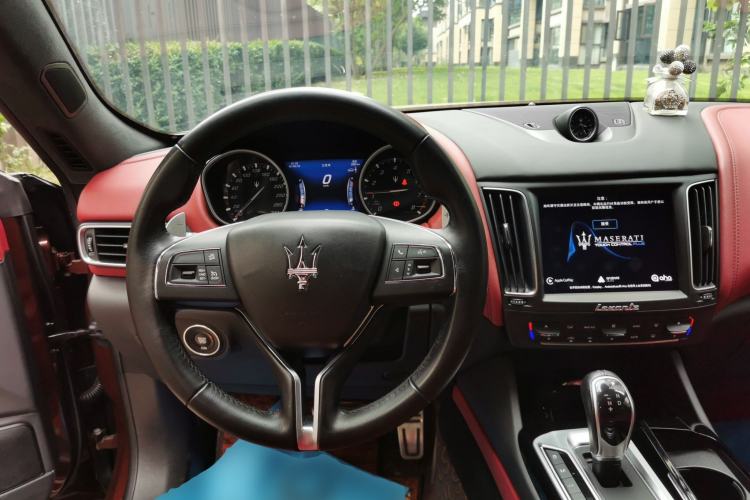 Used Maserati Levante 2018 3.0T Standard Edition Steering Wheel