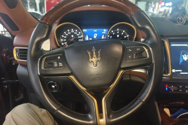Used Maserati Levante 2018 3.0T Classic Edition Steering Wheel