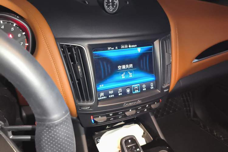 Used Maserati Levante 2019 3.0T Standard Version China V Emission Standard Audio And AC Panel