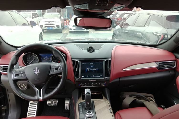 Used Maserati Levante 2019 3.0T Standard Version China VI Center Console